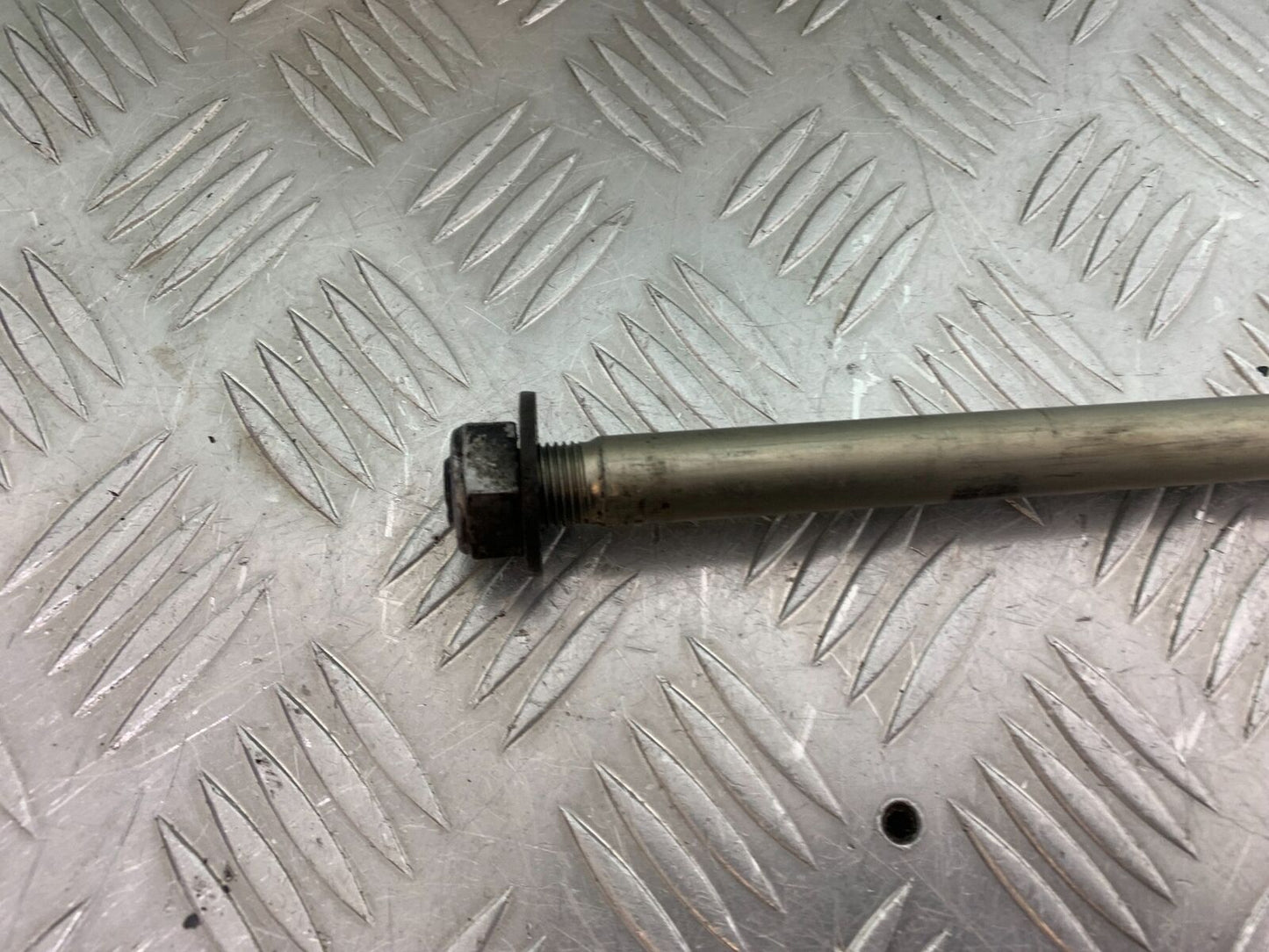 TRIUMPH TIGER 800 SWINGARM SPINDLE  YEAR 2011-2014 (CMB1113)