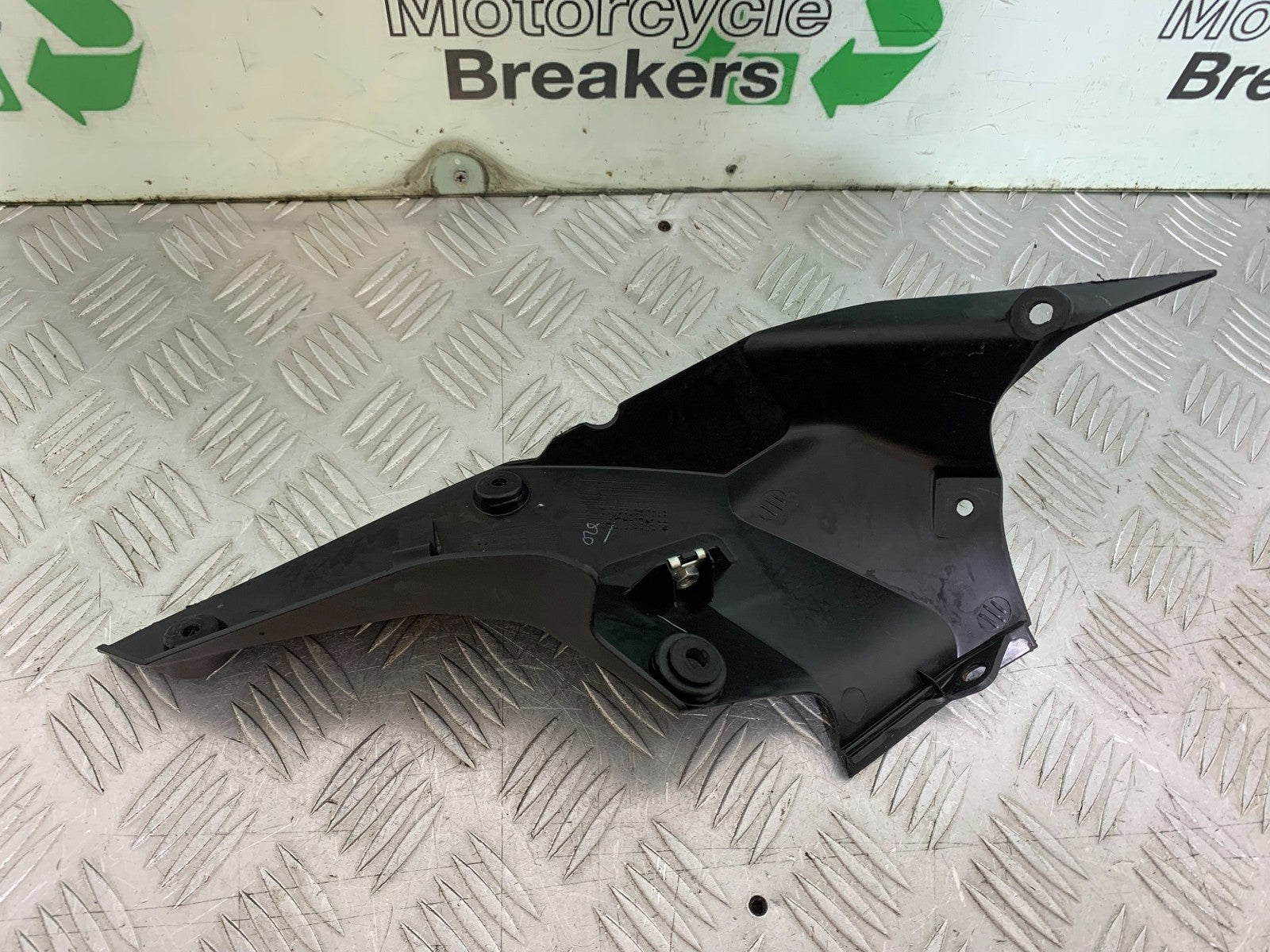 KTM DUKE 125 INFILL PANEL YEAR 2017-2022 (CMB1274)