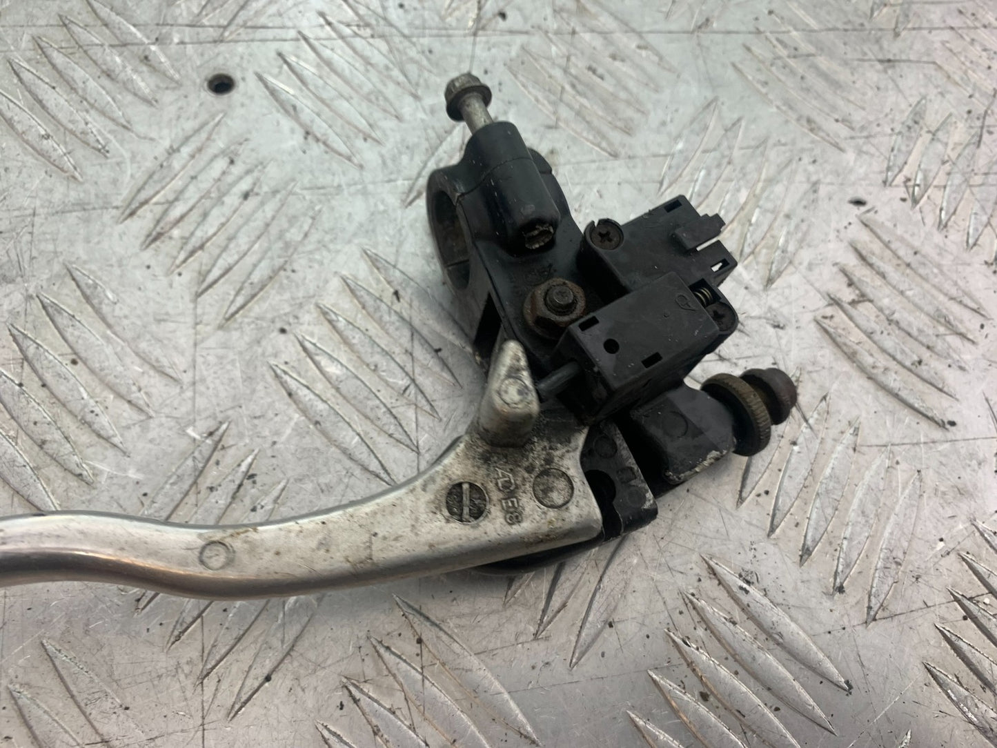 KAWASAKI ZX9R ZX9 C CLUTCH LEVER AND BRACKET  YEAR 1998-99 (CMB1213)