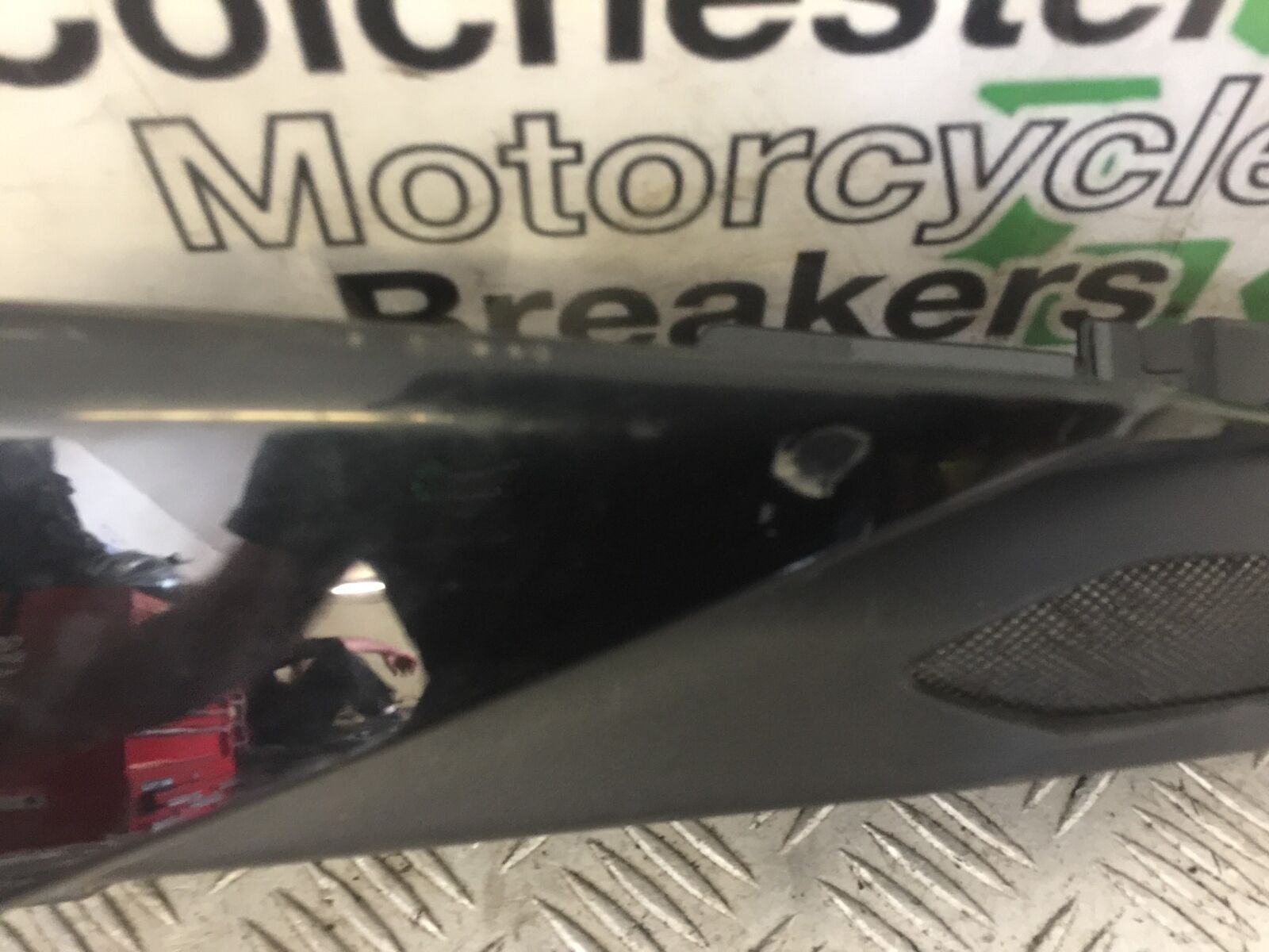 YAMAHA MT09 MT-09 LEFT SEAT PANEL  YEAR 2019 (STOCK 730)