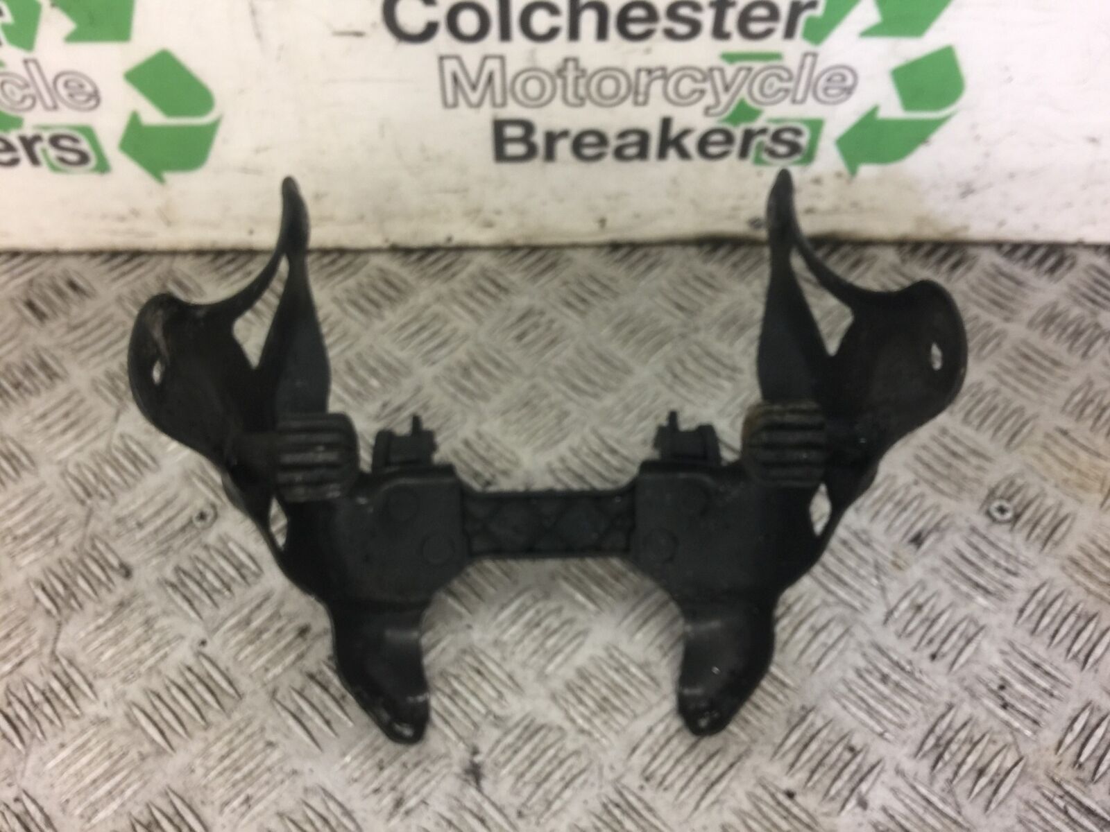 TRIUMPH TROPHY 1215 SE TANK BRACKET  YEAR 2012-2017 (STOCK 567)