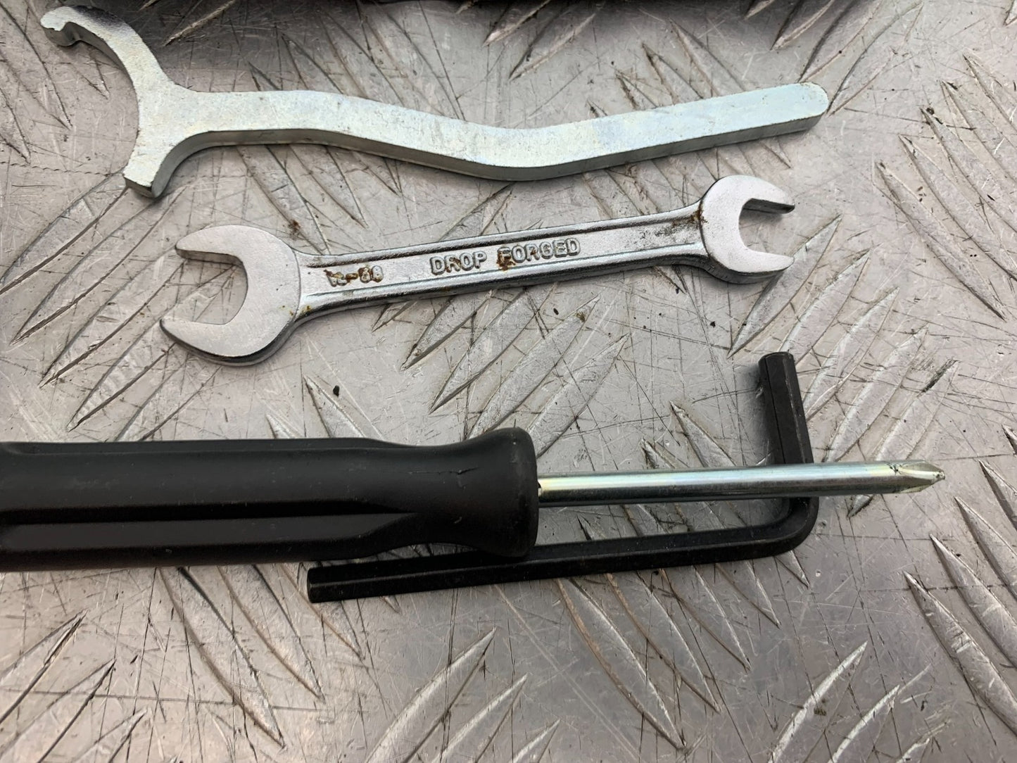 PIAGGIO VESPA GT125 L TOOL KIT   YEAR 2003 (CMB1300)