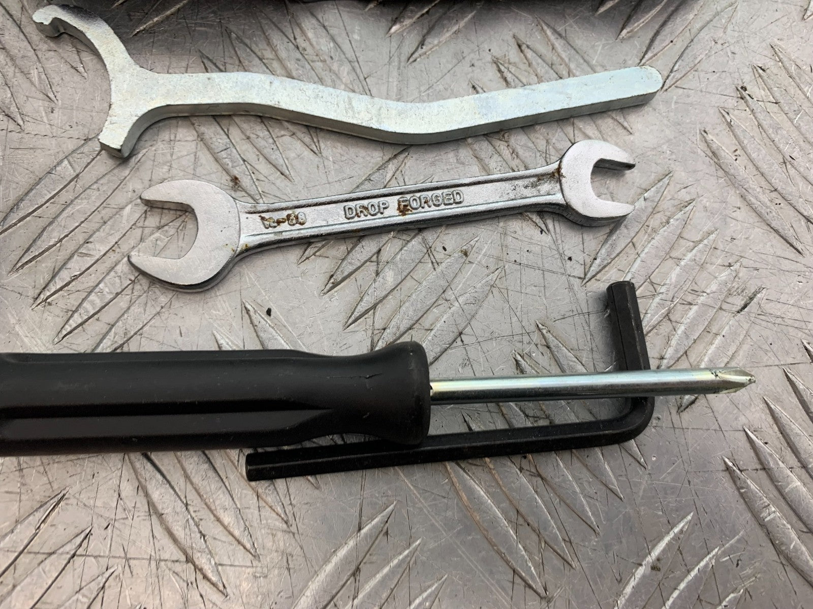 PIAGGIO VESPA GT125 L TOOL KIT   YEAR 2003 (CMB1300)
