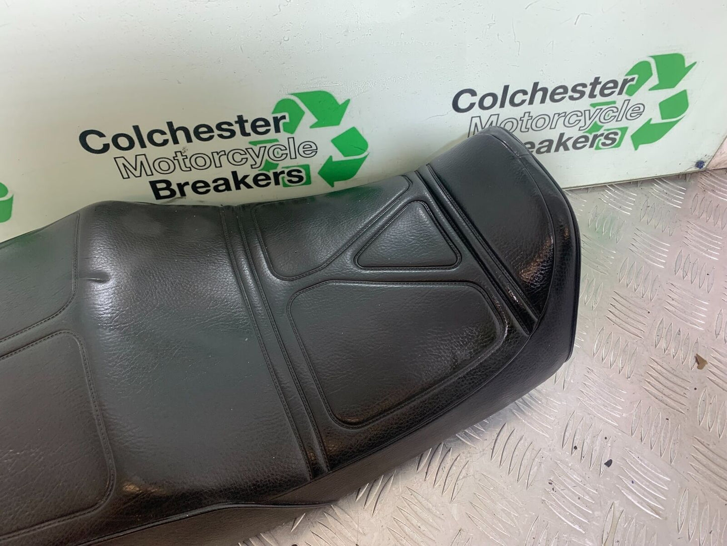 YAMAHA XJR1300 XJR 1300 SEAT  YEAR 1999-2003 (CMB1055)