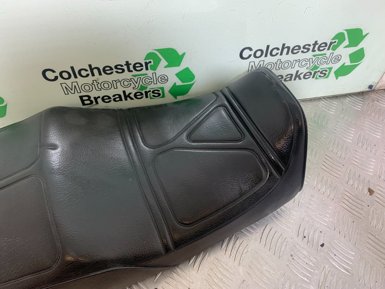 YAMAHA XJR1300 XJR 1300 SEAT  YEAR 1999-2003 (CMB1055)