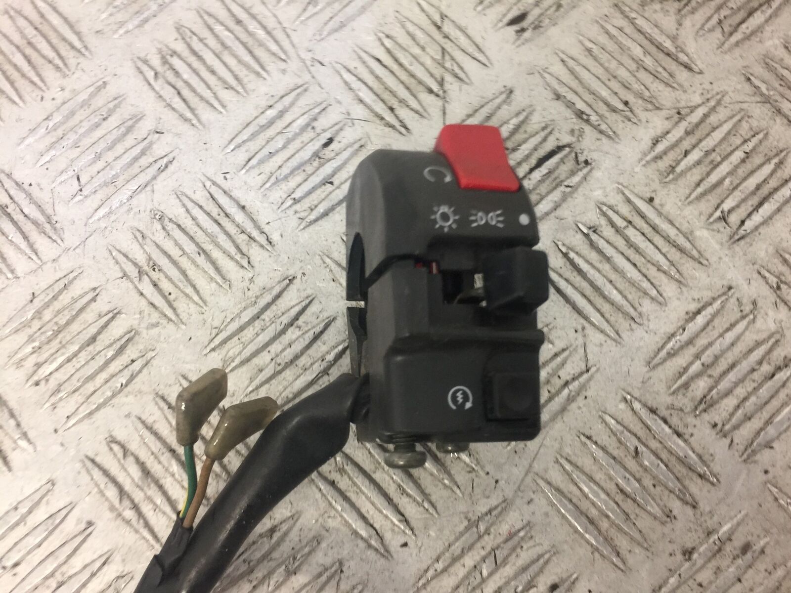 YAMAHA YZF R1 5JJ RIGHT SWITCH GEAR   YEAR 2000-01 (STOCK 622)