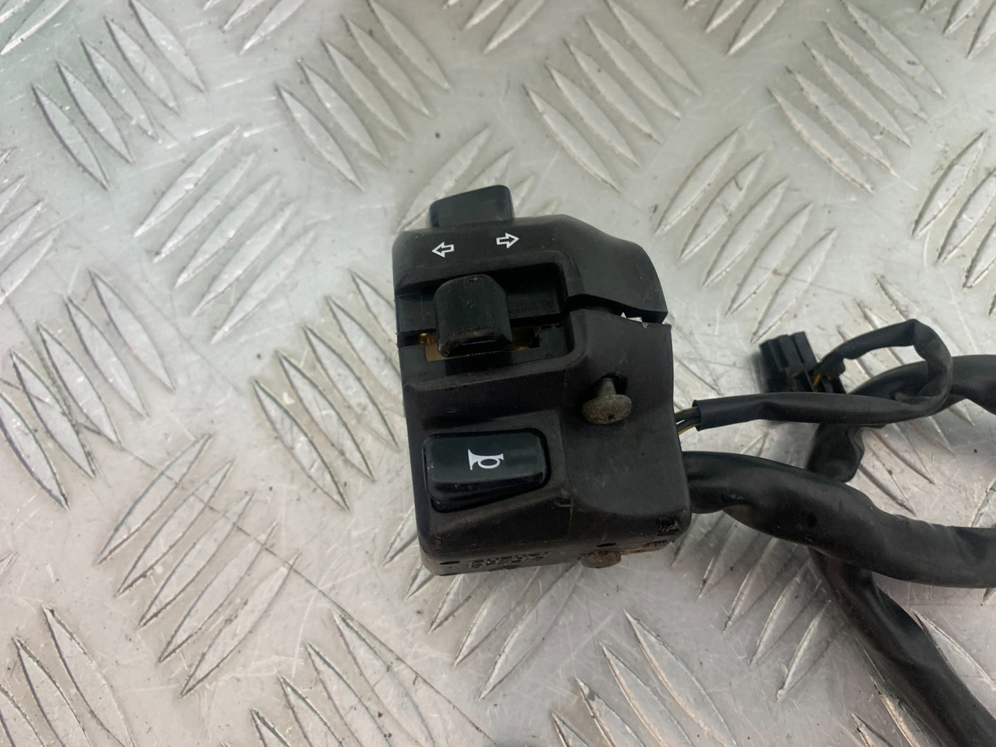 SUZUKI SV650 SV 650 mk1 LEFT SWITCH GEAR   YEAR 1999-2002 (CMB1160)