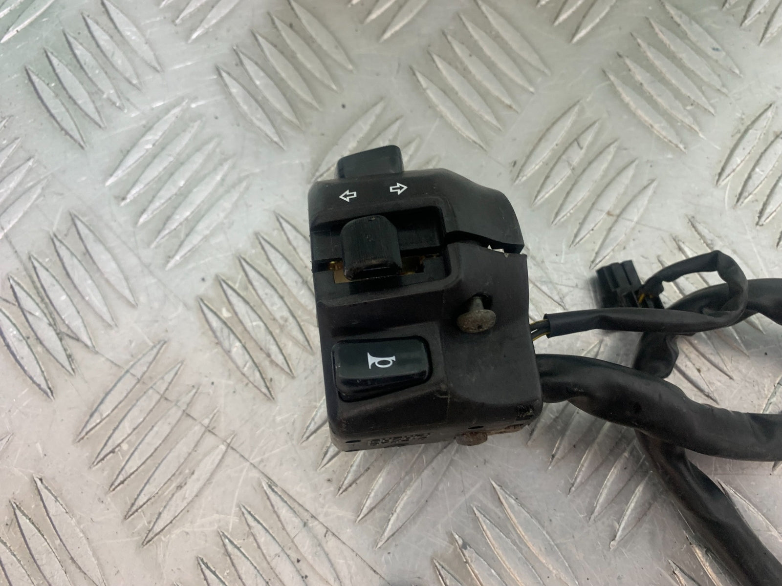 SUZUKI SV650 SV 650 mk1 LEFT SWITCH GEAR   YEAR 1999-2002 (CMB1160)