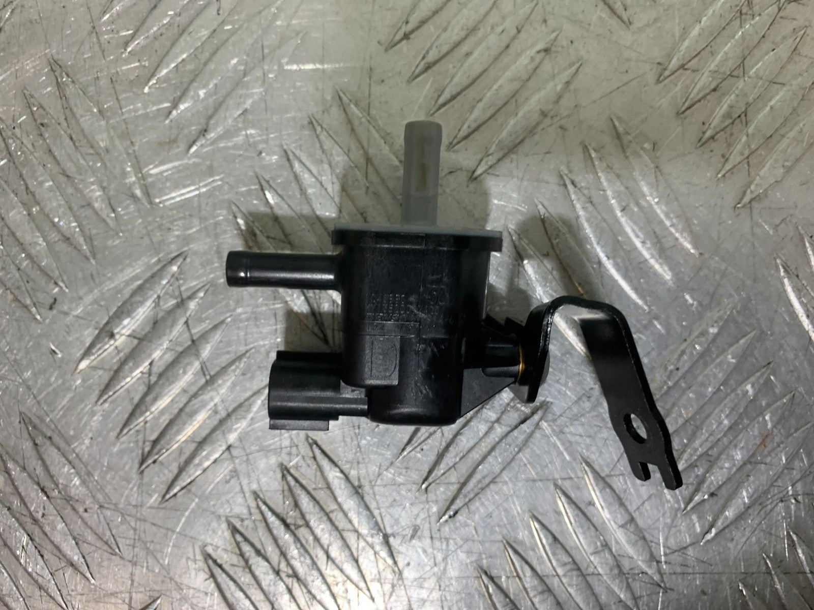 TRIUMPH TRIDENT 660 AIR VALVE YEAR 2021-2024 (CMB1295)