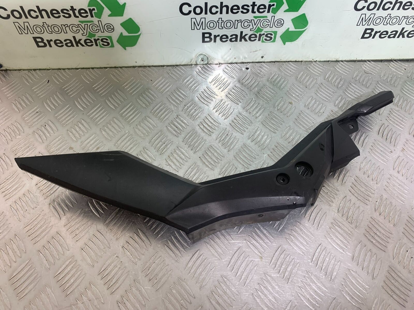 SUZUKI DL 650 V-STROM LEFT SIDE INFILL PANEL YEAR 2020 (CMB1117)