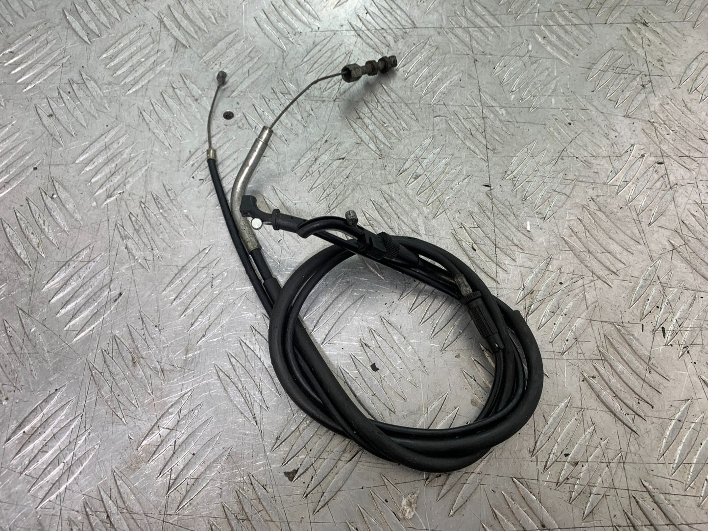 TRIUMPH TROPHY 900 THROTTLE CABLES  YEAR 1991-95 (CMB1251)