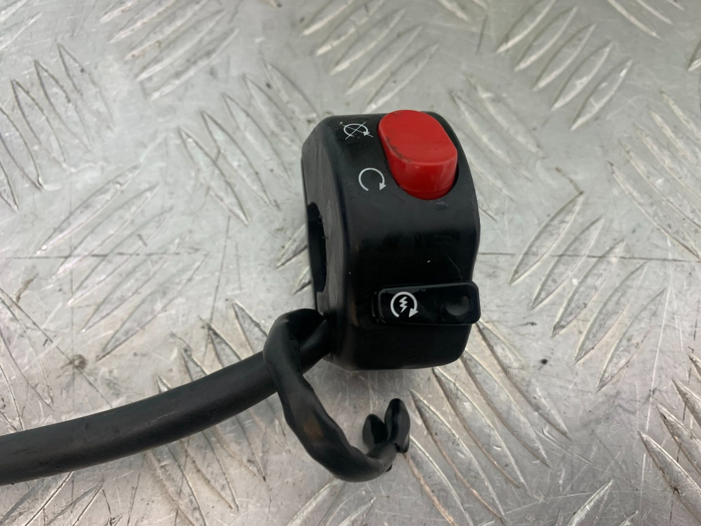 TRIUMPH 675 STREET TRIPLE R RIGHT SWITCH GEAR  YEAR 2013 - 2016 (CMB1221)