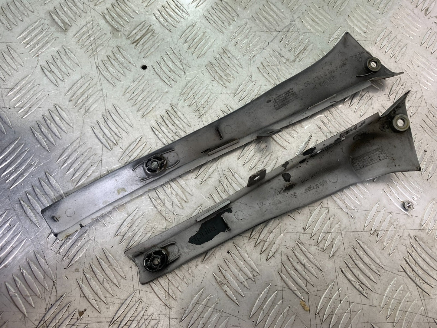 APRILIA RSV1000 RSV 1000 MILLE LEFT AND RIGHT SIDE INFILLS  1998- 2003 (CMB1184)