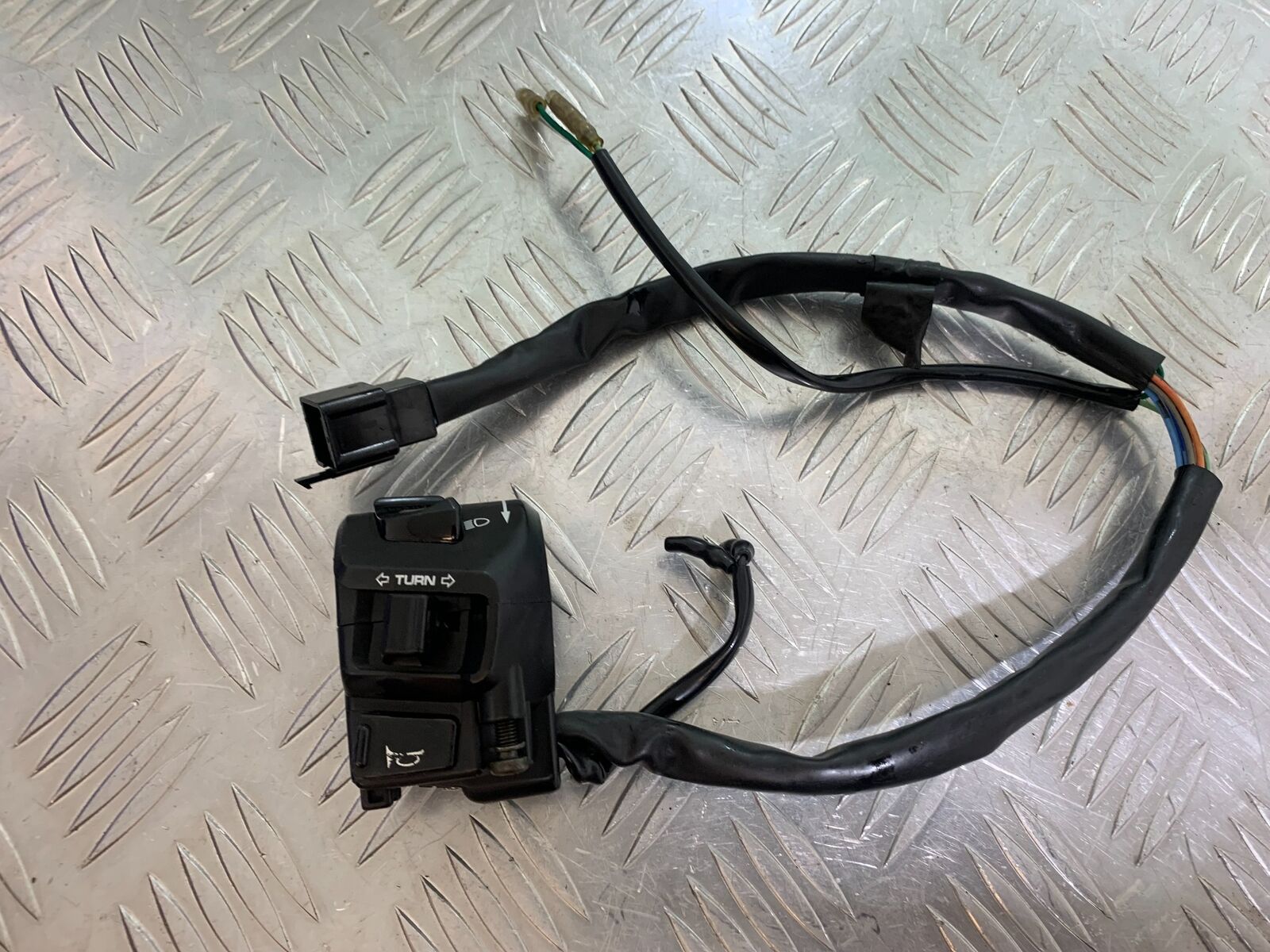 HONDA CBR1100 BLACKBIRD LEFT SWITCH GEAR  YEAR 1996-1998 (CMB1017)
