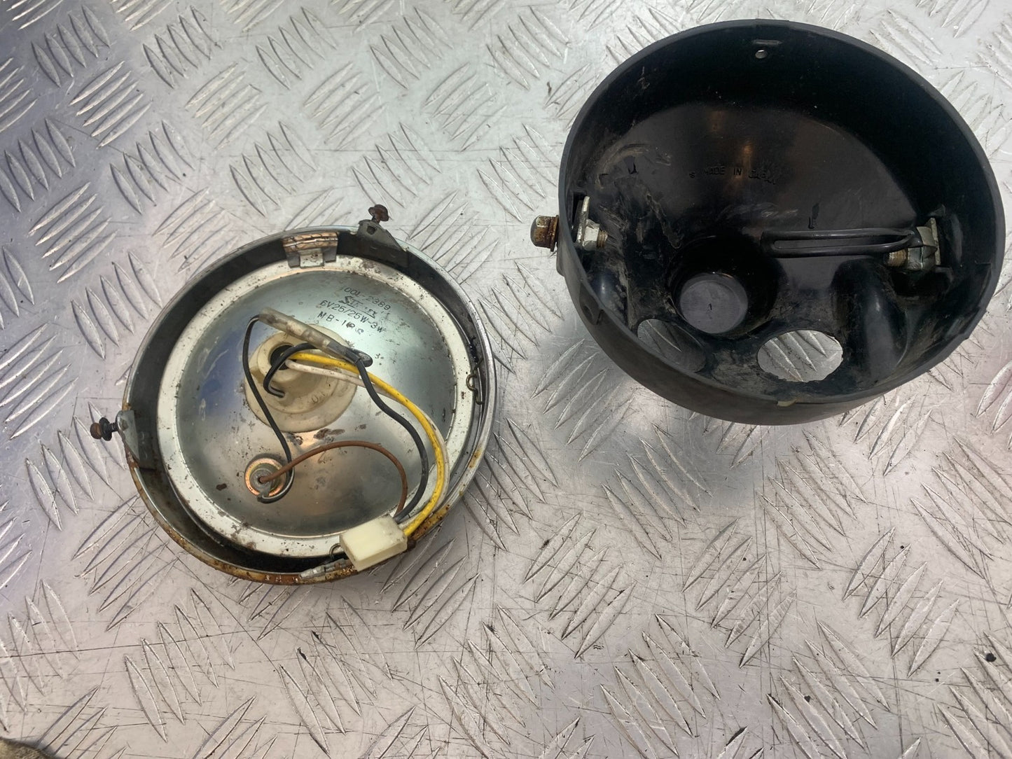SUZUKI GP100 GP 100 HEADLIGHT   YEAR 1978-1988 (CMB1259)