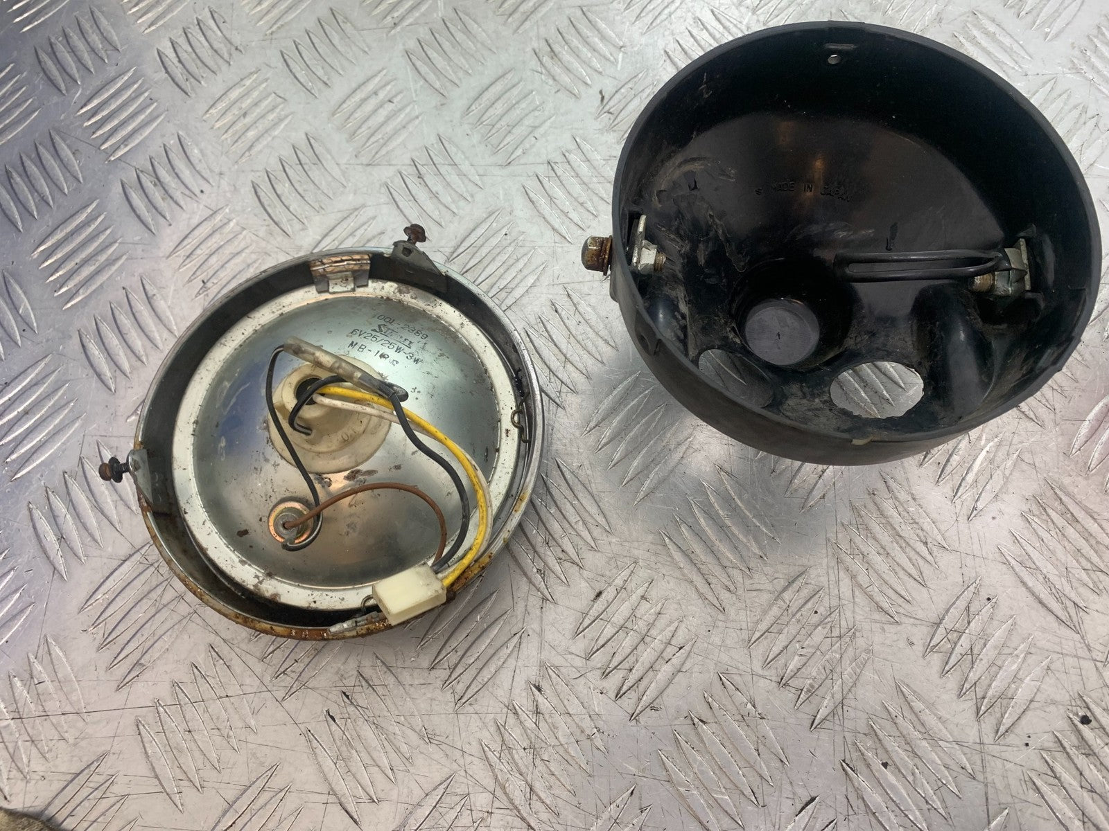 SUZUKI GP100 GP 100 HEADLIGHT   YEAR 1978-1988 (CMB1259)