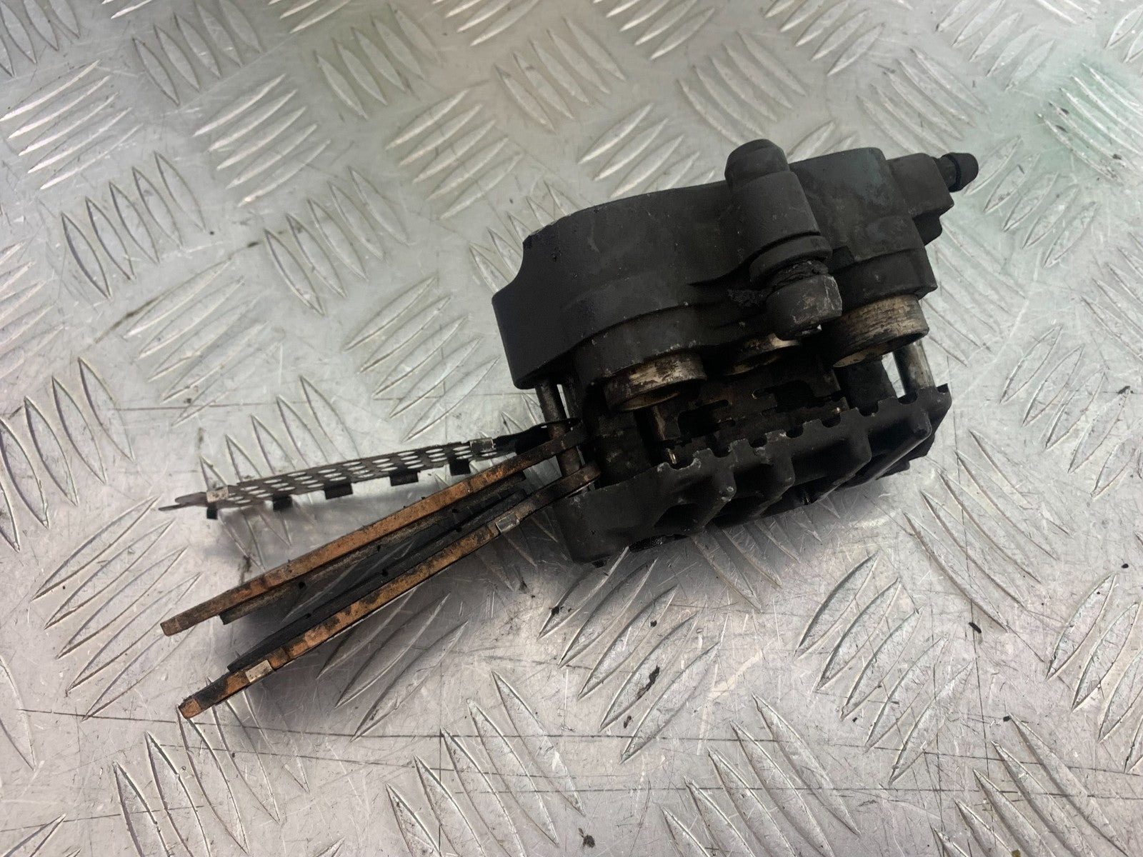 HONDA VFR800 PRE V-TEC FRONT RIGHT CALIPER  YEAR 1998-2001 (CMB1233)