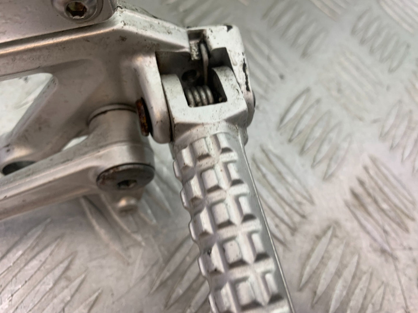 APRILIA TUONO 1000 V4 FRONT LEFT HANGER YEAR 2013-2014 (CMB1239)