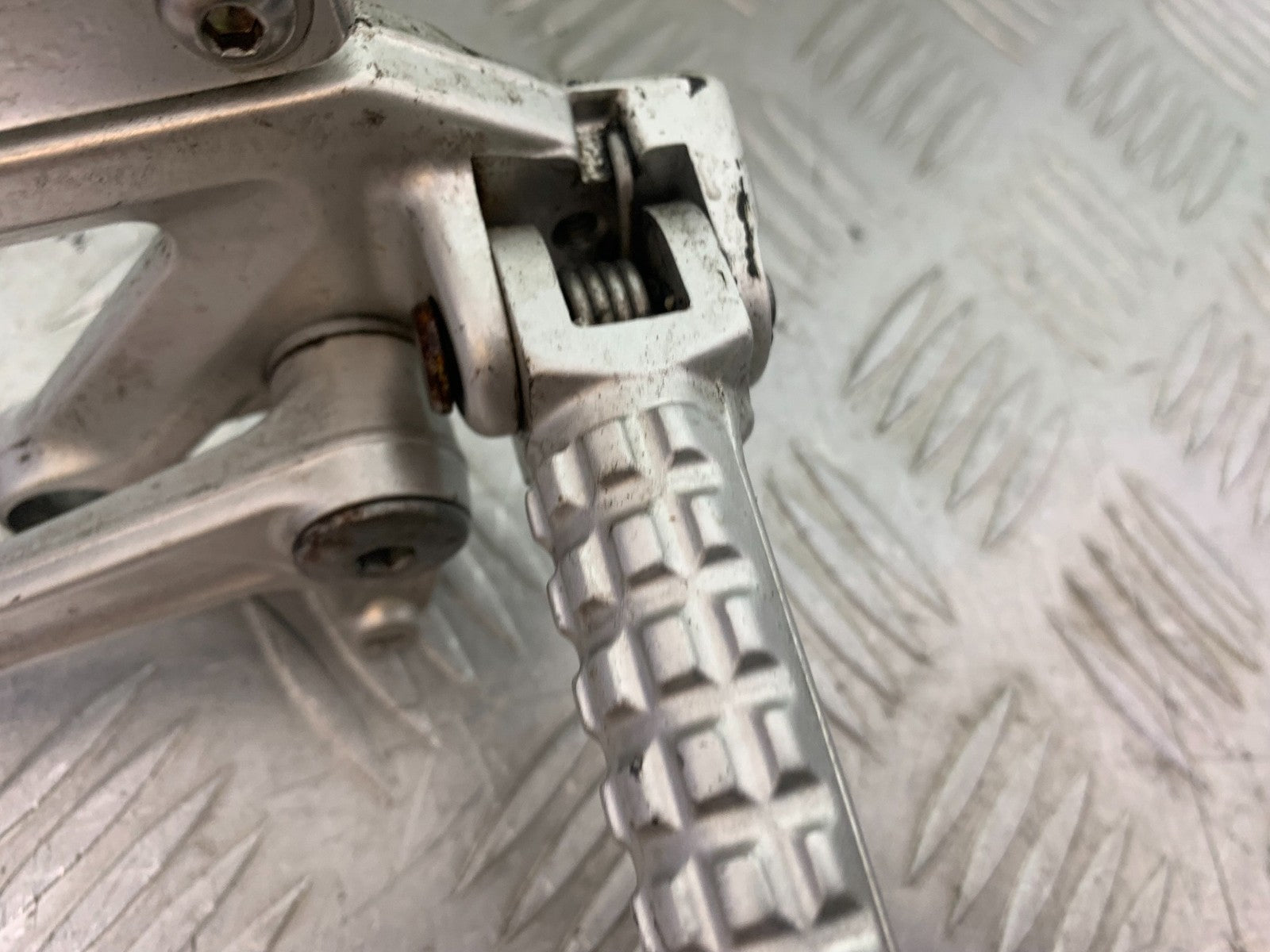 APRILIA TUONO 1000 V4 FRONT LEFT HANGER YEAR 2013-2014 (CMB1239)