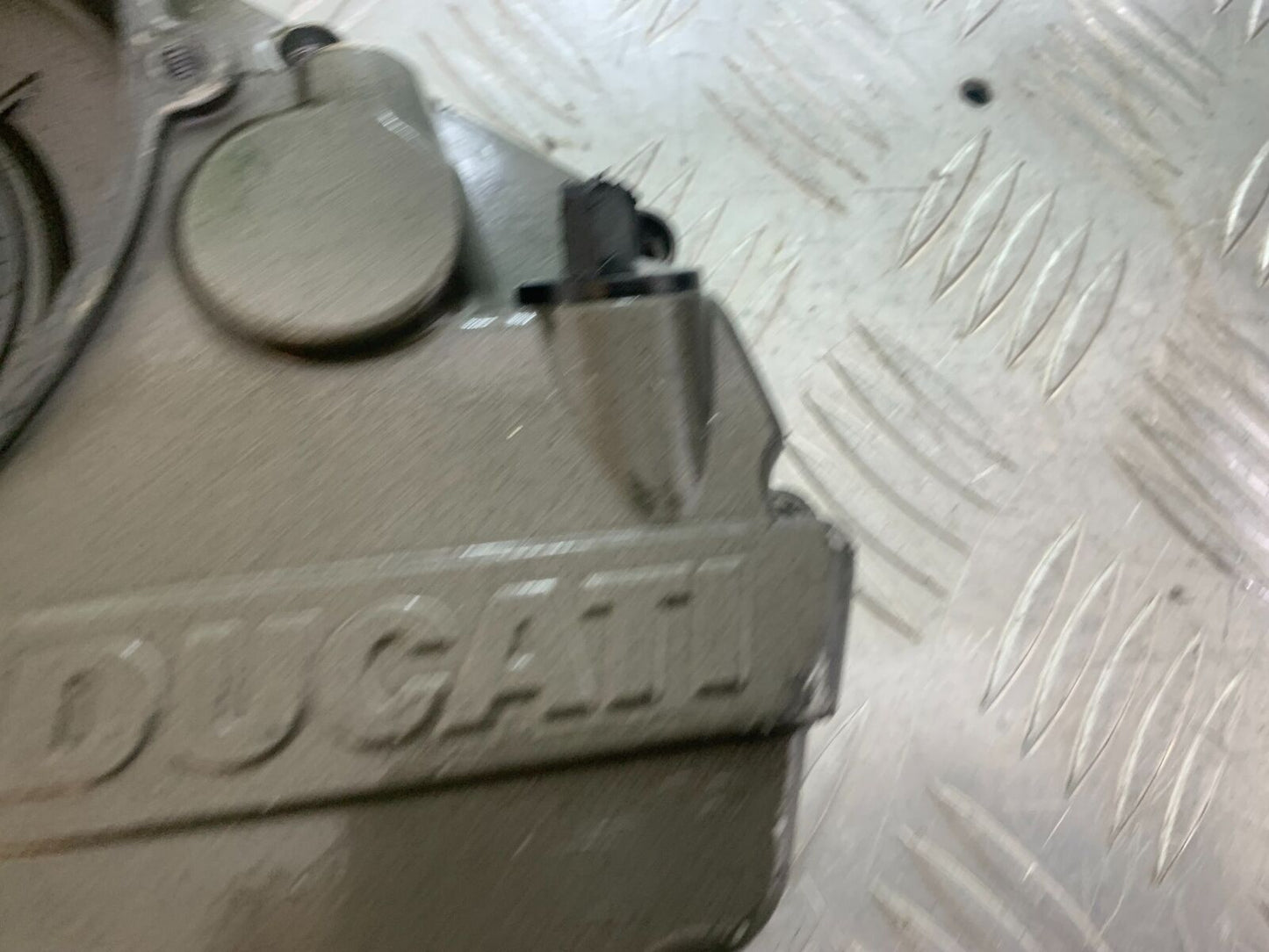 DUCATI 748 CLUTCH COVER   YEAR 1999 2003