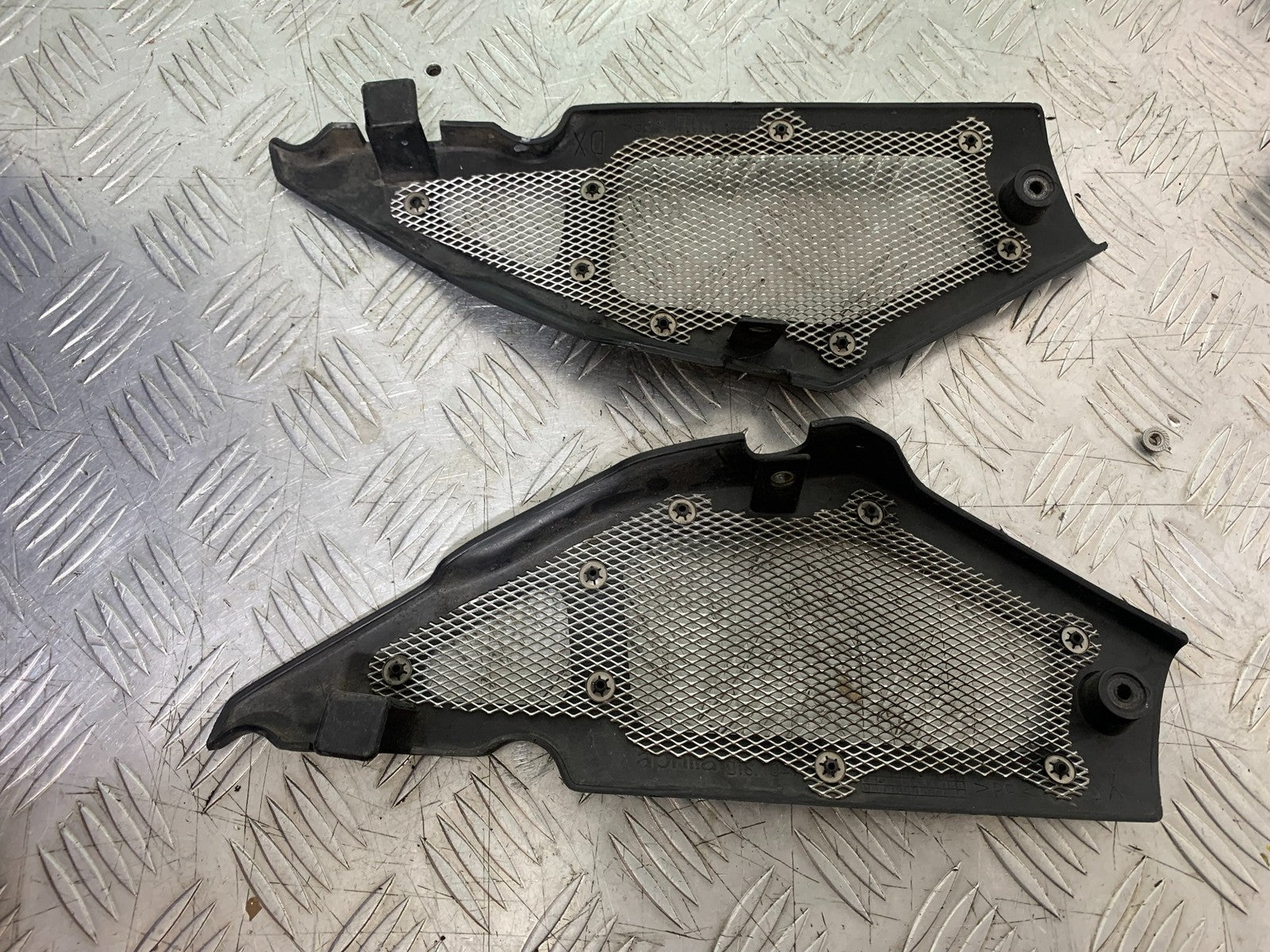 APRILIA RSV1000 RSV 1000 MILLE LEFT AND RIGHT SIDE INFILLS  1998- 2003 (CMB1184)