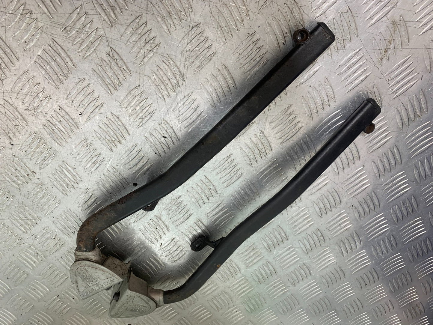 SUZUKI GSF600 GSF 600 BANDIT GIVI RACK (RAILS)  2000-2004 (CMB1269)