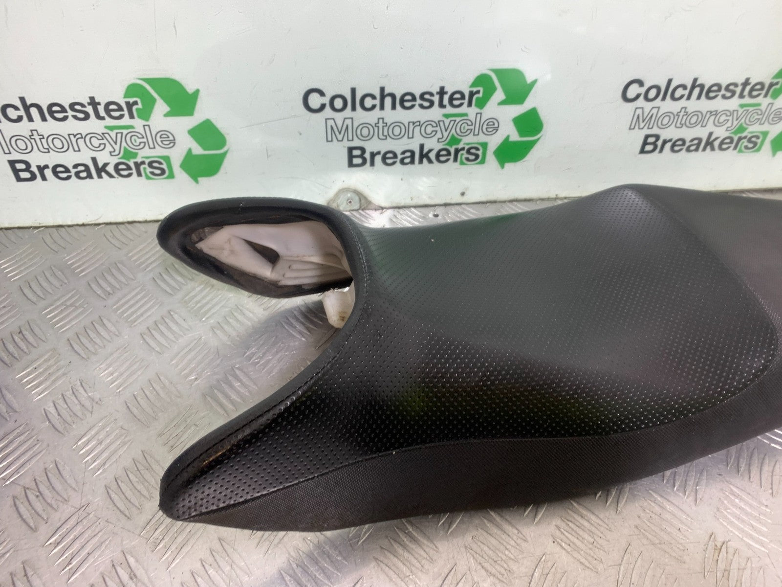 SUZUKI GS500 GS 500 SEAT   YEAR 2001-2008 (CMB1254)
