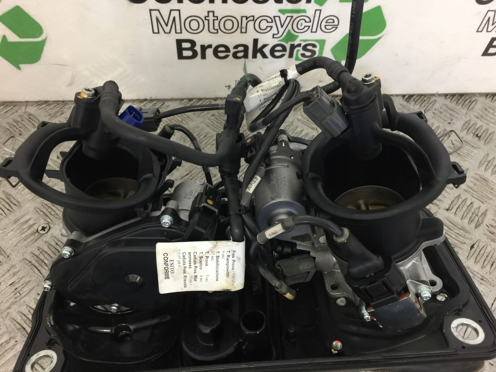 DUCATI 1299 PANIGALE THROTTLE BODIES FUEL INJECTION ASSEMBLY  YEAR 2016