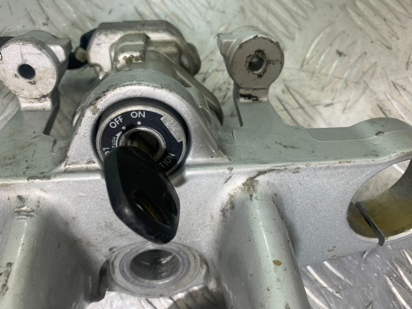 SUZUKI GSX750 INAZUMA LOCKS AND KEY YEAR 1998-2003 (CMB1308)