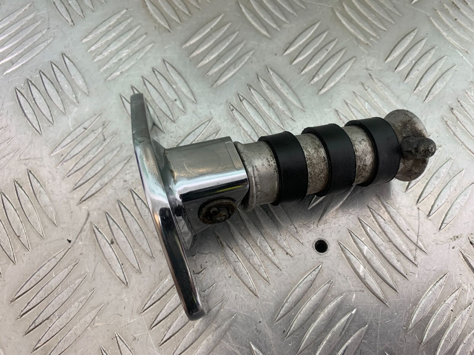 HONDA VT1100 C SHADOW SPIRIT FRONT LEFT PEG AND HANGER    2002-2003 (CMB1035)