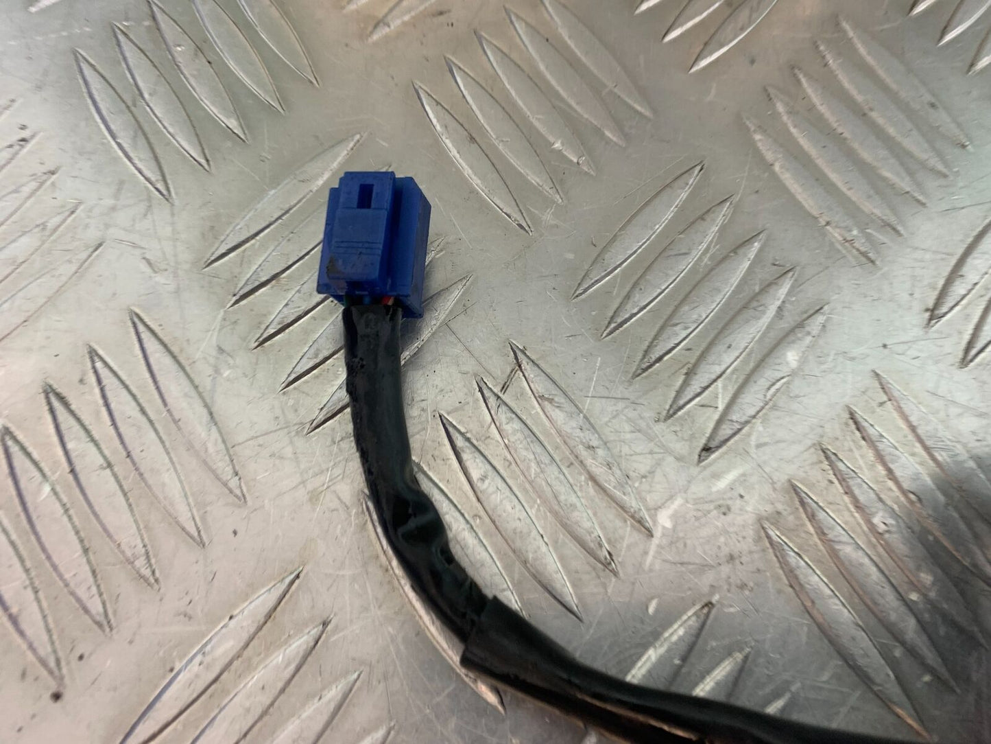 YAMAHA XJ6 XJ6-S RIGHT SWITCH GEAR  YEAR 2009-2015  (CMB1070)