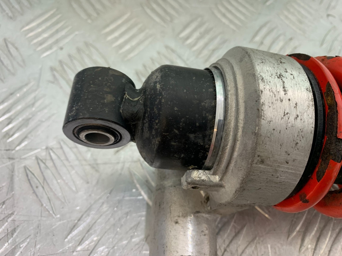 TRIUMPH 955i SPRINT ST REAR SHOCK  YEAR 1999-04 (CMB1230)