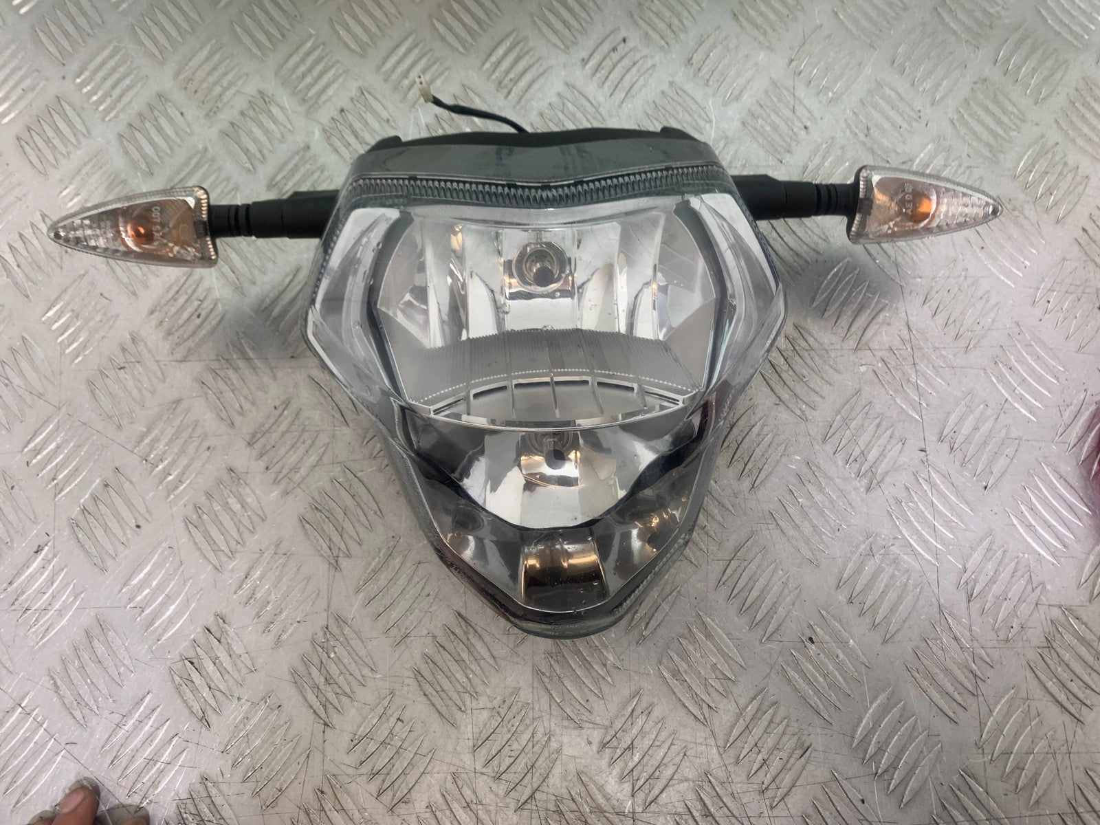 APRILIA SL750 SL 750 SHIVER HEADLIGHT AND INDICATORS  YEAR 2008-2016 (CMB1242)