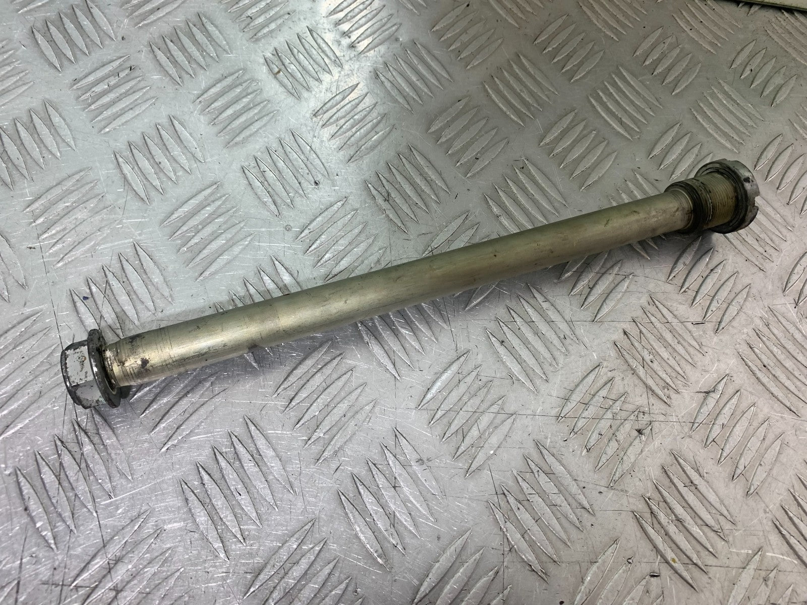 SUZUKI DL1000 V-STROM SWINGARM SPINDLE YEAR 2014-2019 (CMB1325)