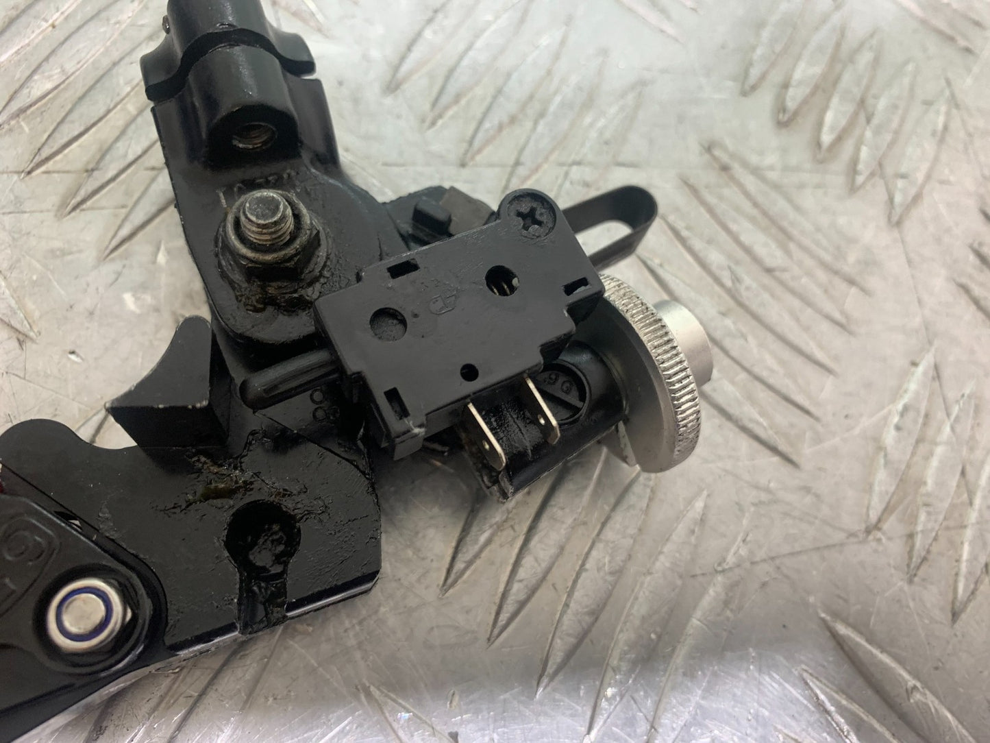 YAMAHA YZF R1 14 B BIG BANG CLUTCH LEVER AND BRACKET   2009-14 (CMB1175)