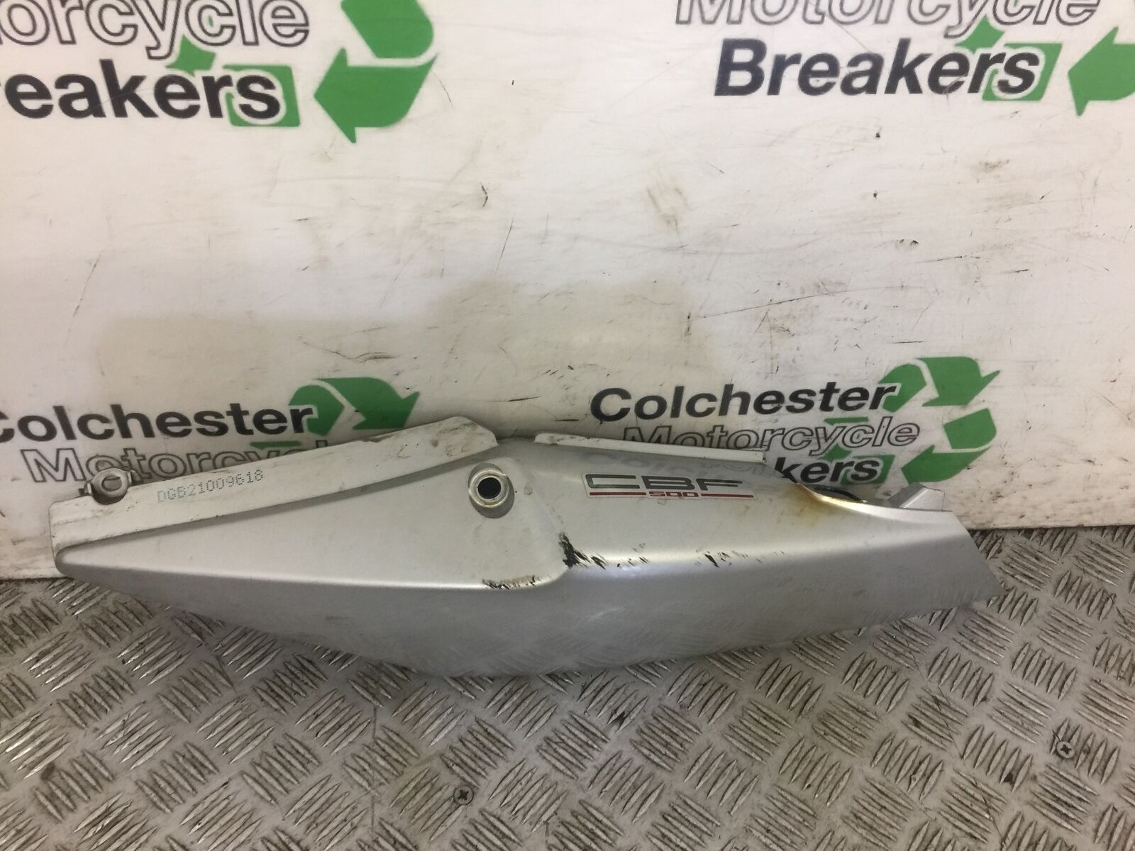 HONDA CBF500 CBF 500 LEFT SEAT PANEL  YEAR 2004  (STOCK 585)