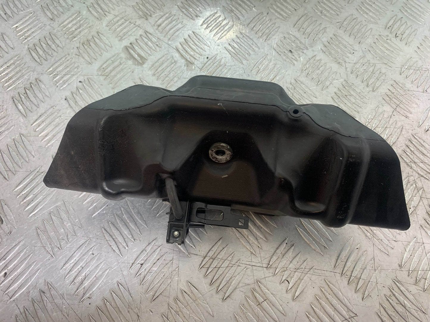 YAMAHA YZF R1 14 B BIG BANG AIR TUBE   2009-14 (CMB1175)