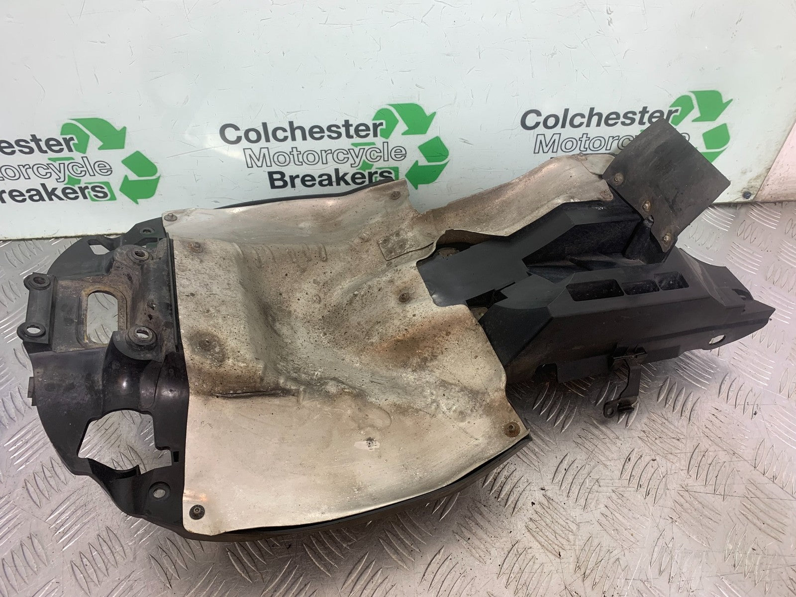HONDA VFR800 VFR 800 V-TEC UNDERTRAY  YEAR 2002 -09 (CMB1296)