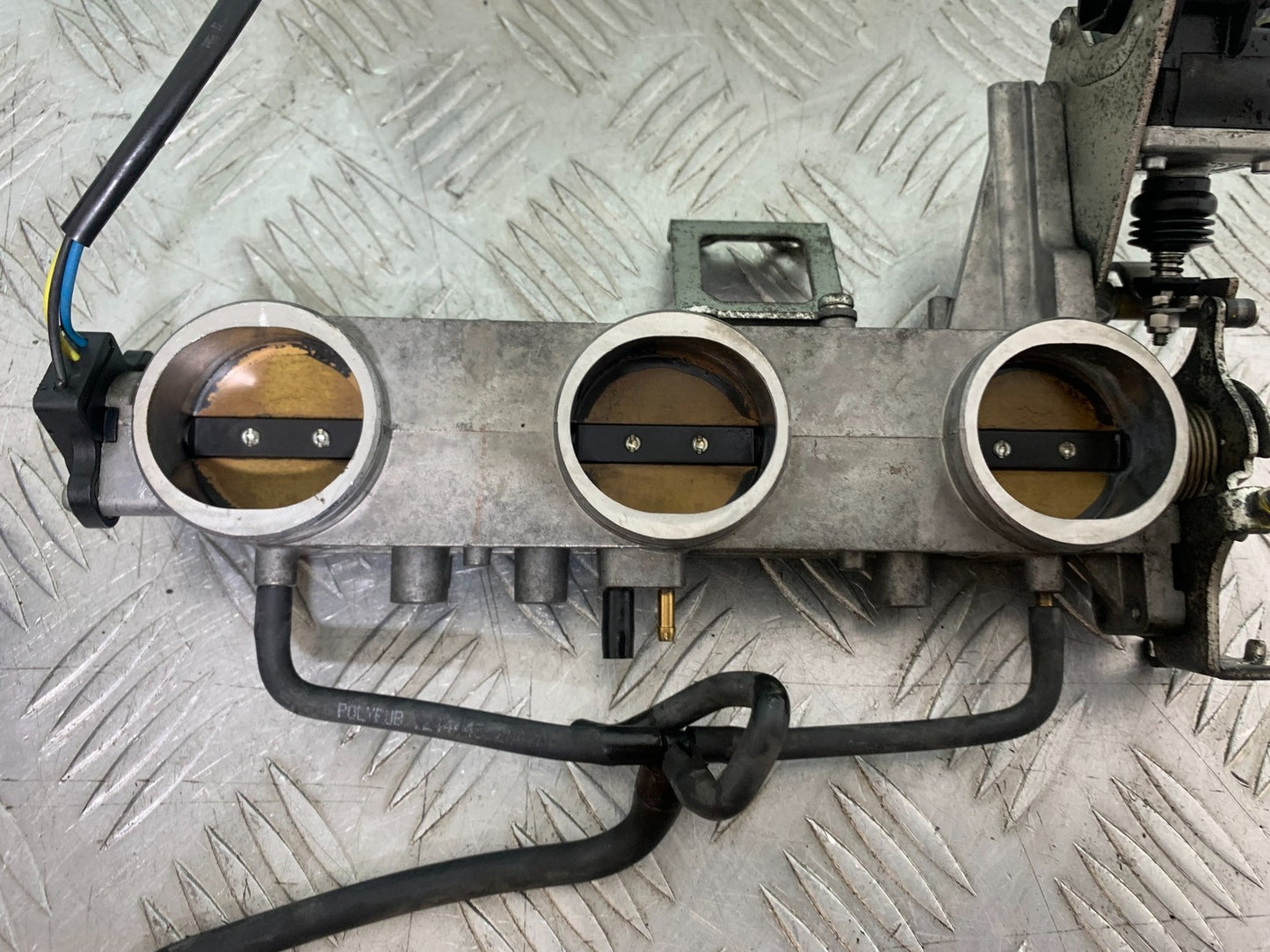 TRIUMPH SPEED TRIPLE R 1050 THROTTLE BODIES  2009 (CMB1183)