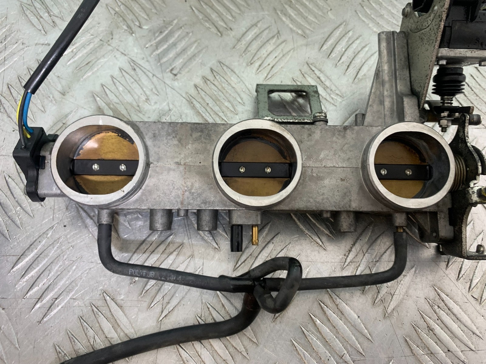 TRIUMPH SPEED TRIPLE R 1050 THROTTLE BODIES  2009 (CMB1183)