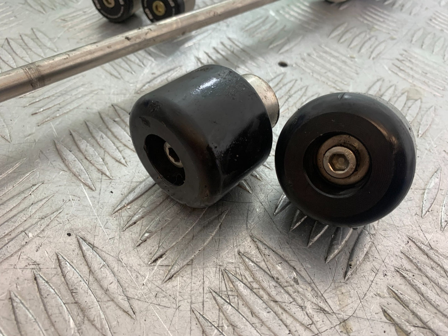 SUZUKI SV1000 SV 1000 S CRASH PROTECTORS AND BOBBINS  YEAR 2003-2007 (CMB1293)