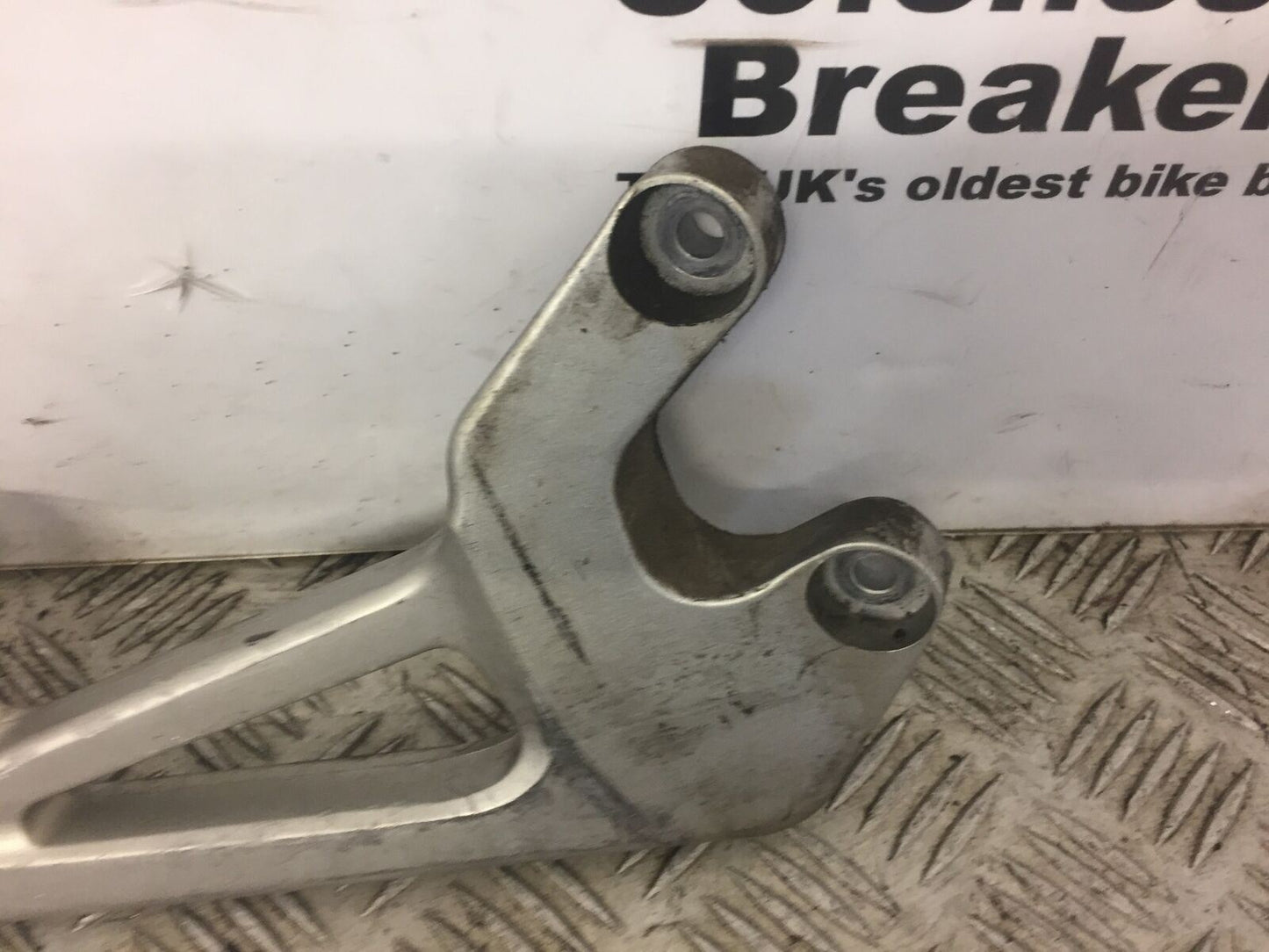HONDA VFR800 VFR 800 RIGHT REAR HANGER AND PEG   YEAR 1998-2001 (PRE V-TEC)
