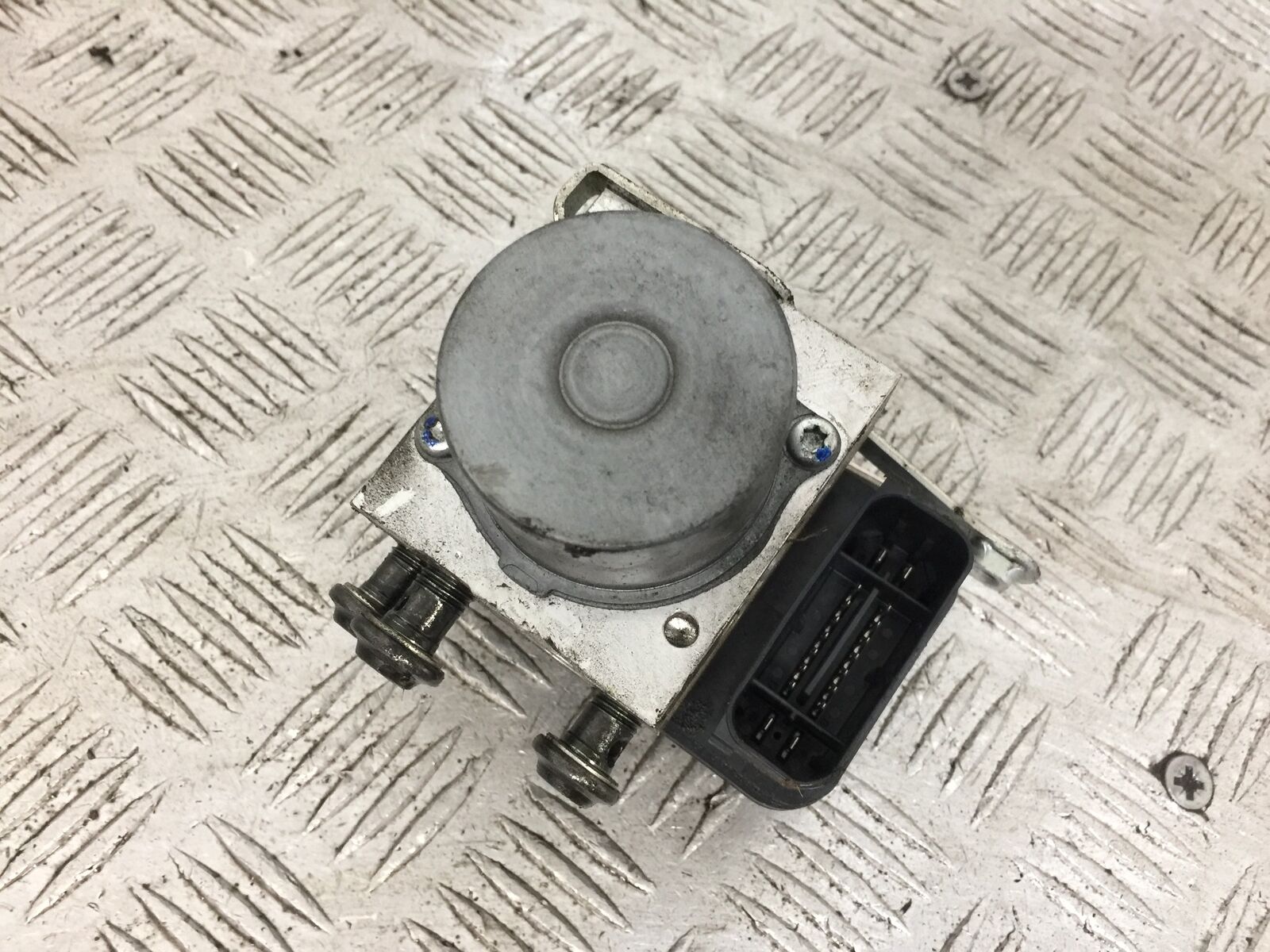 YAMAHA MT09 MT-09 ABS PUMP  YEAR 2018 (STOCK 906)
