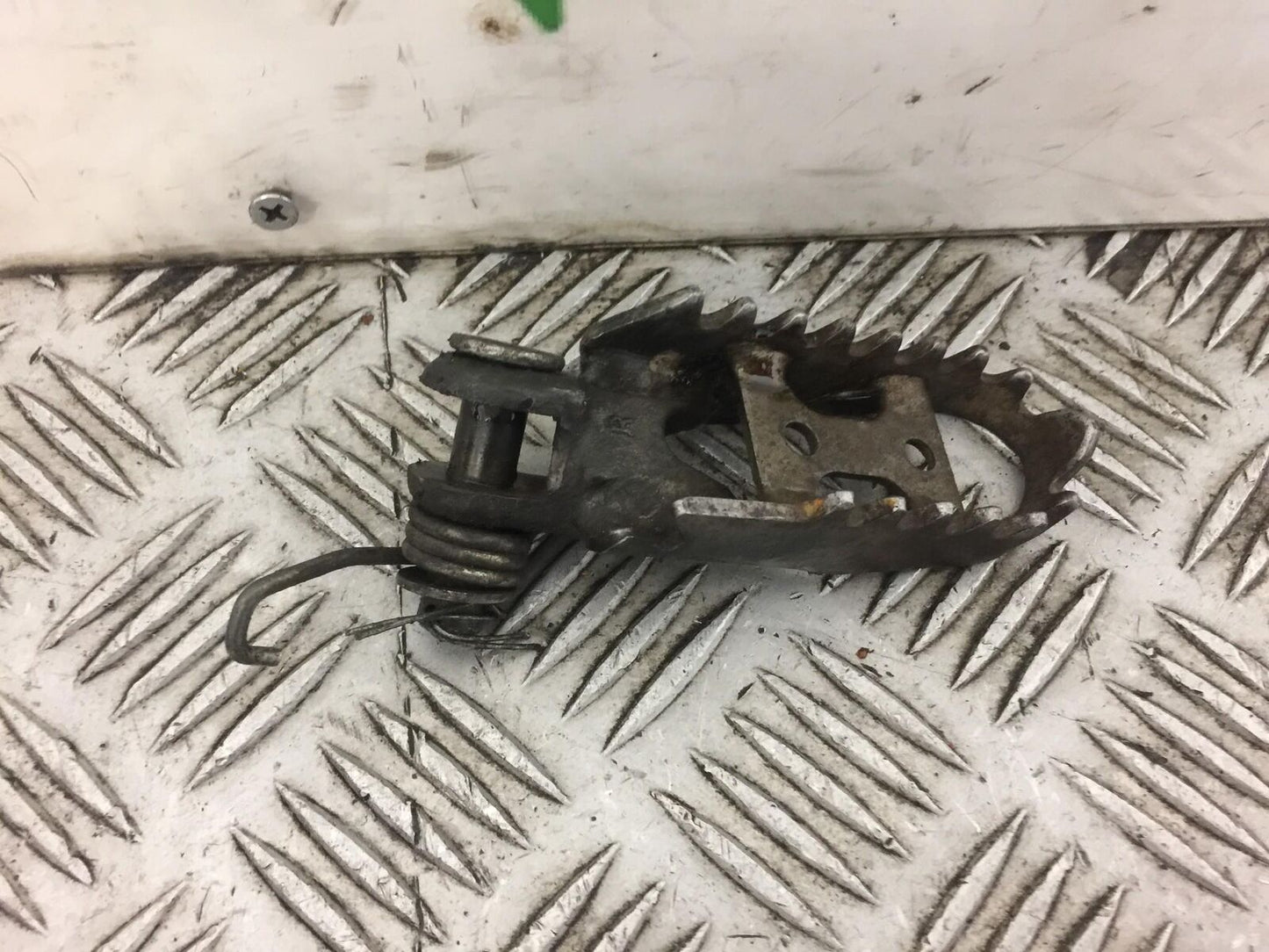 SUZUKI DRZ400 DRZ 400 FRONT RIGHT PEG  YEAR 2003 (STOCK 372)