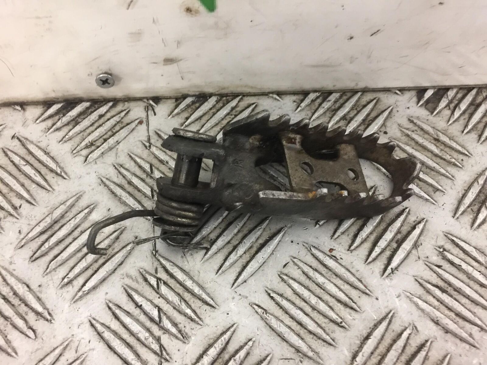 SUZUKI DRZ400 DRZ 400 FRONT RIGHT PEG  YEAR 2003 (STOCK 372)