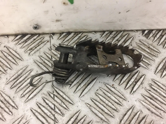 SUZUKI DRZ400 DRZ 400 FRONT RIGHT PEG  YEAR 2003 (STOCK 372)