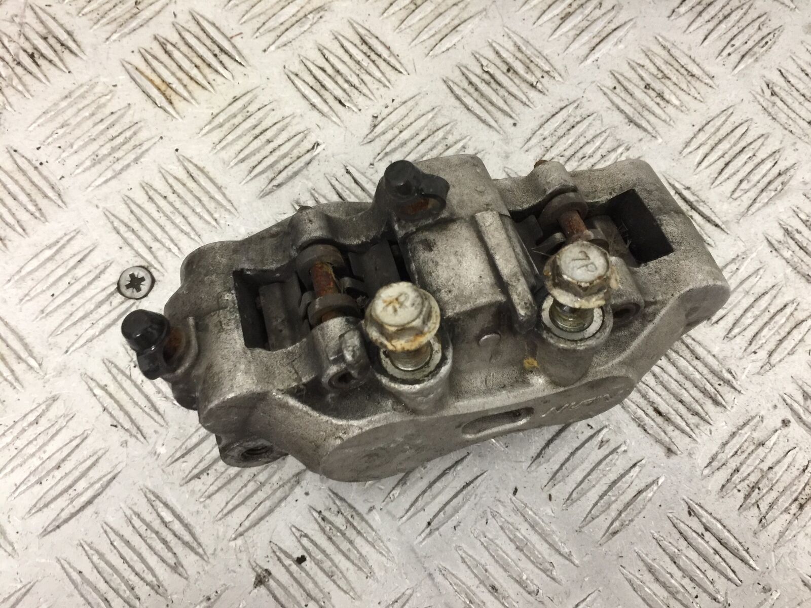 SUZUKI AN 250 BURGMAN FRONT BRAKE CALIPER   YEAR 1999  (STOCK 881)