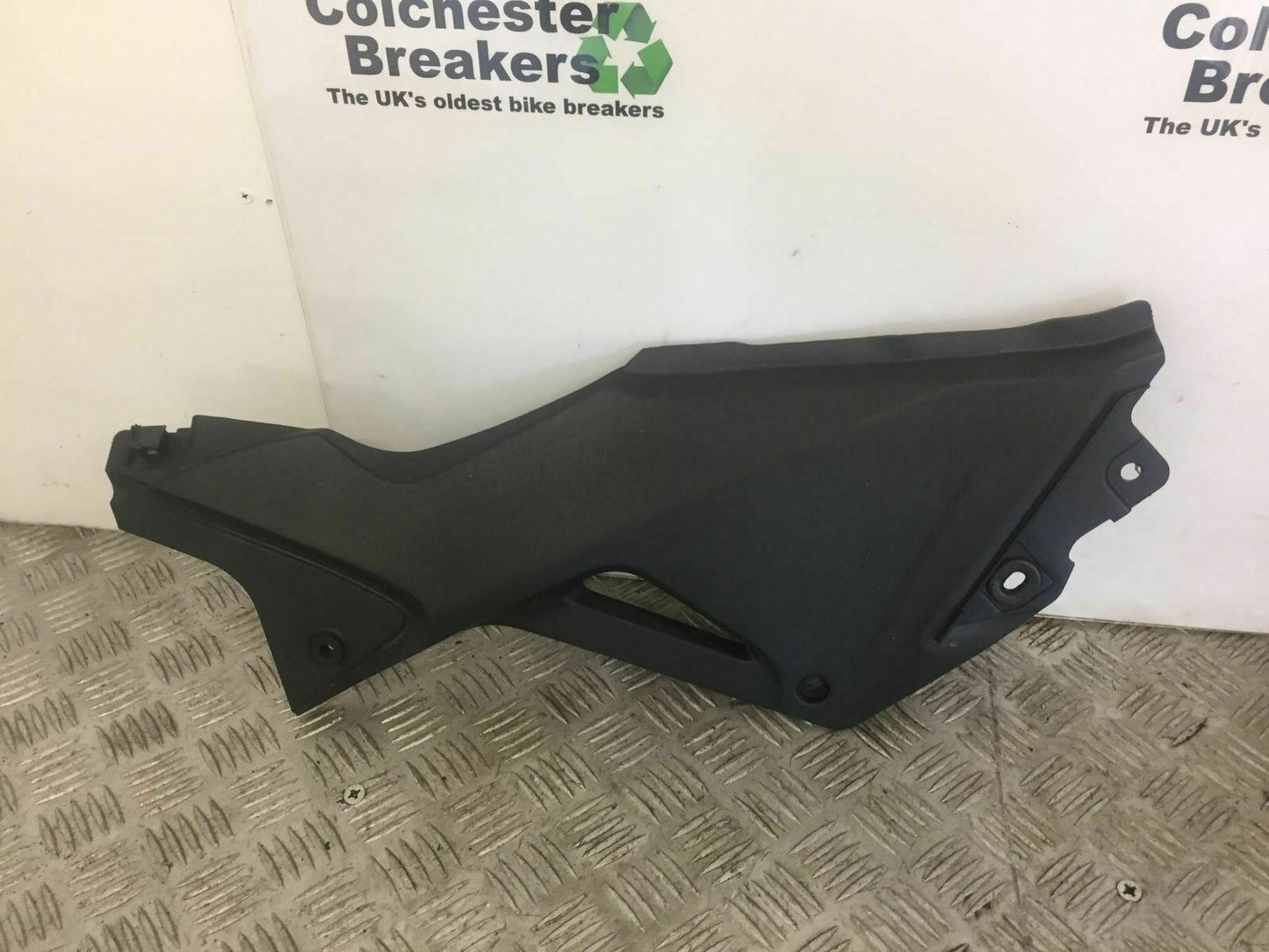 HONDA CBR125 CBR 125 LEFT LOWER TANK PANEL  YEAR 2011-2014