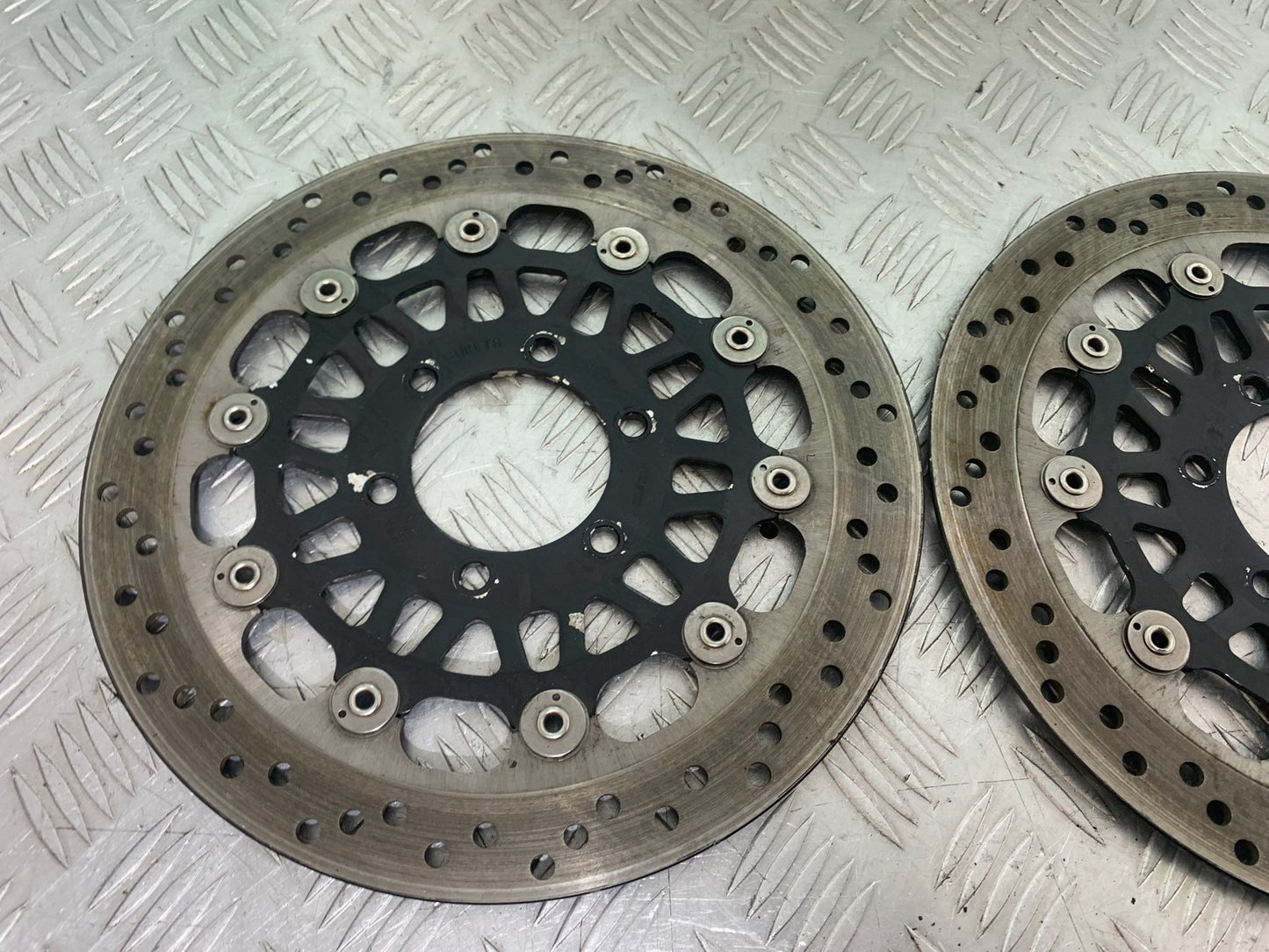 TRIUMPH 955i SPRINT ST FRONT BRAKE DISCS    1999-2004 (CMB1176)