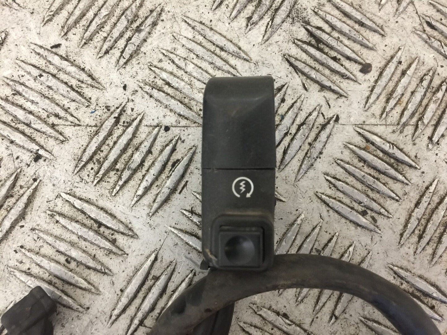 HONDA CBR125 CBR 125 RIGHT SWITCH GEAR  YEAR 2011-2017 (STOCK 732)